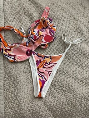 l*space White Bikini Top with Orange and Pink Print - DD / SM